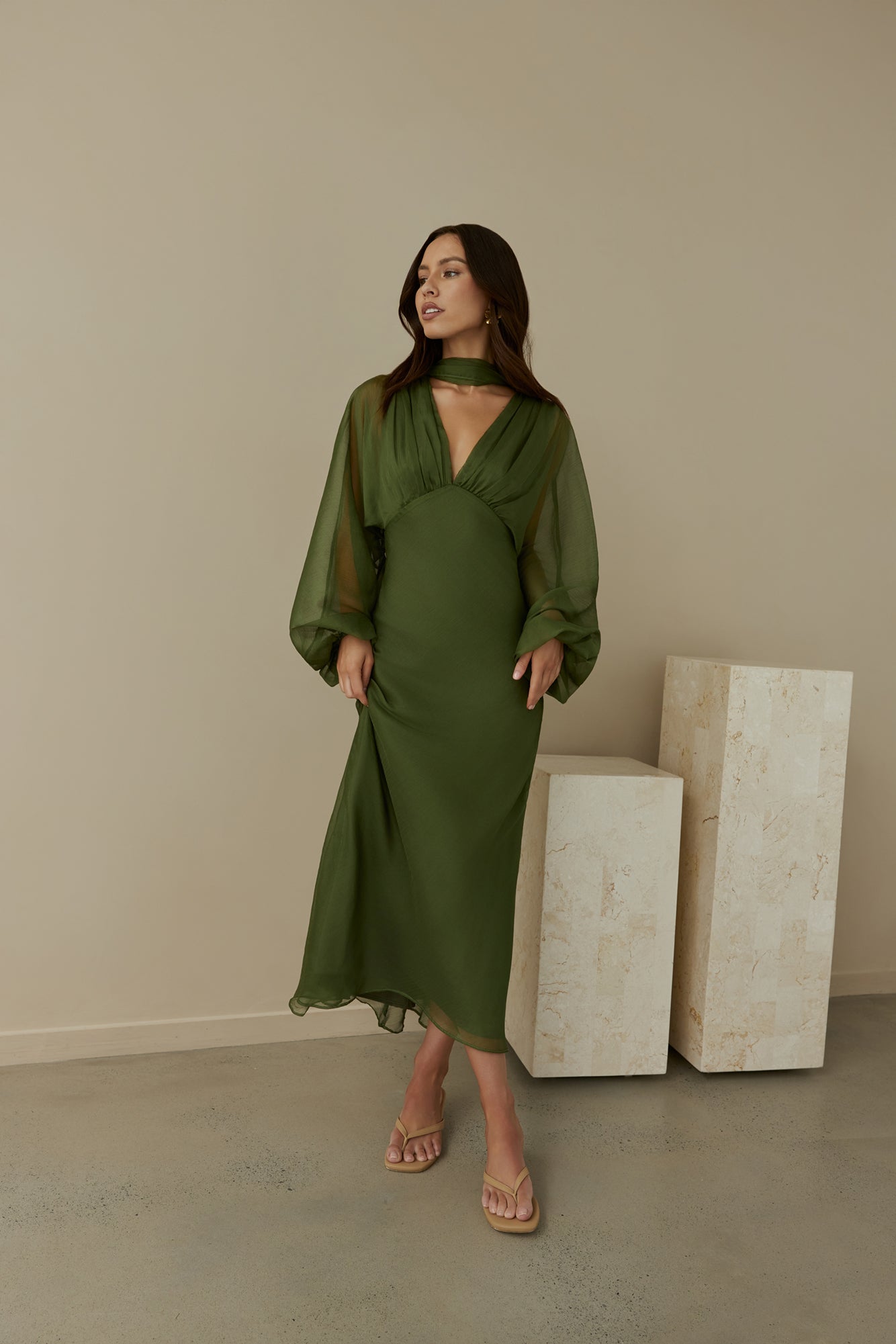 Damen Maxikleid mit V-Ausschnitt und Ballonärmeln Jully