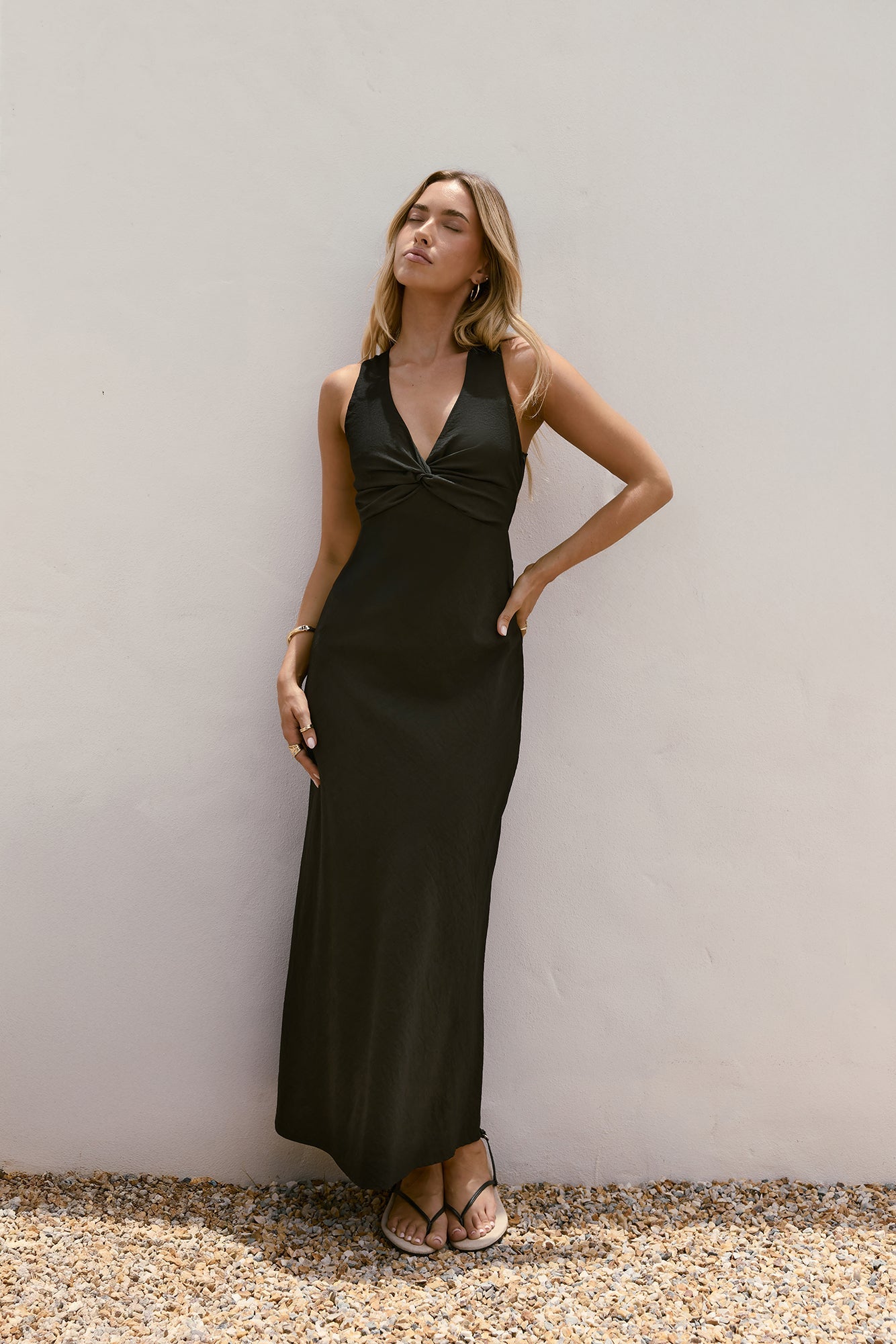 Damen Maxikleid mit V-Ausschnitt und gedrehtem Detail Jully