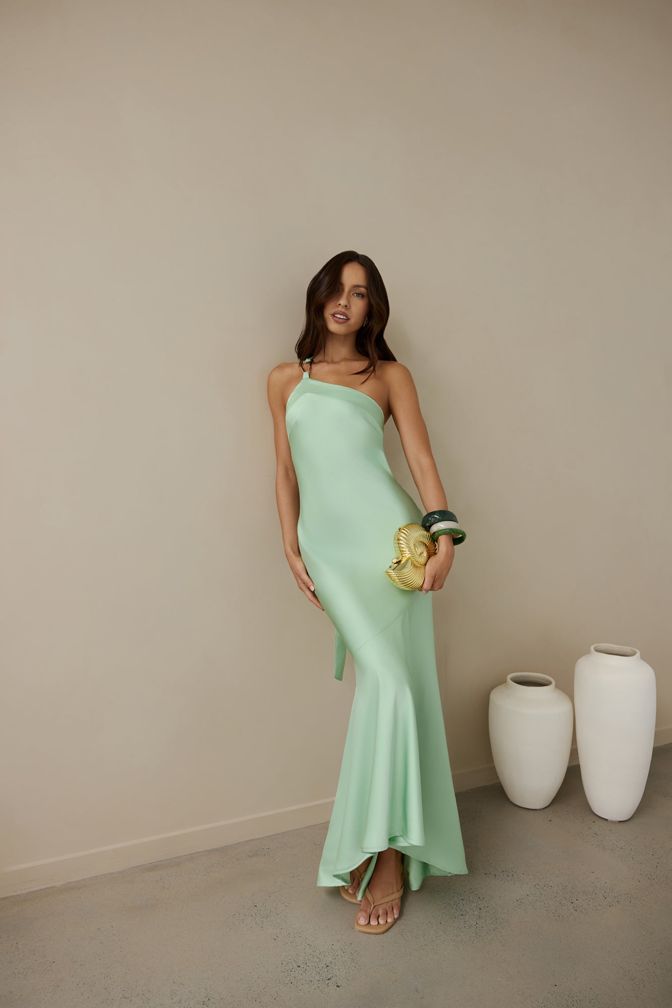 Damen Maxikleid mit asymmetrischem Ausschnitt aus Satin Jully