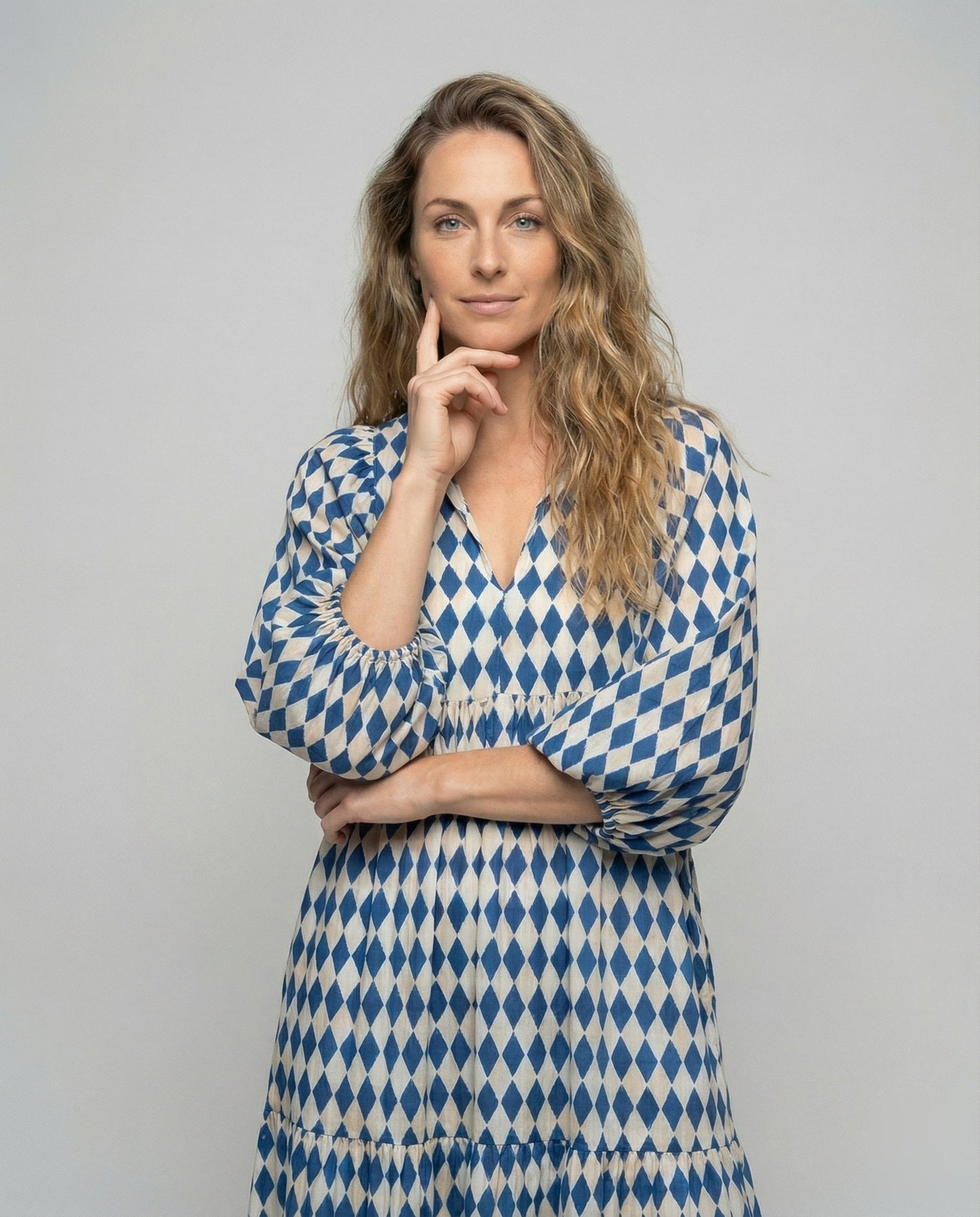 Damen Midikleid mit V-Ausschnitt und gestufter Struktur Jully