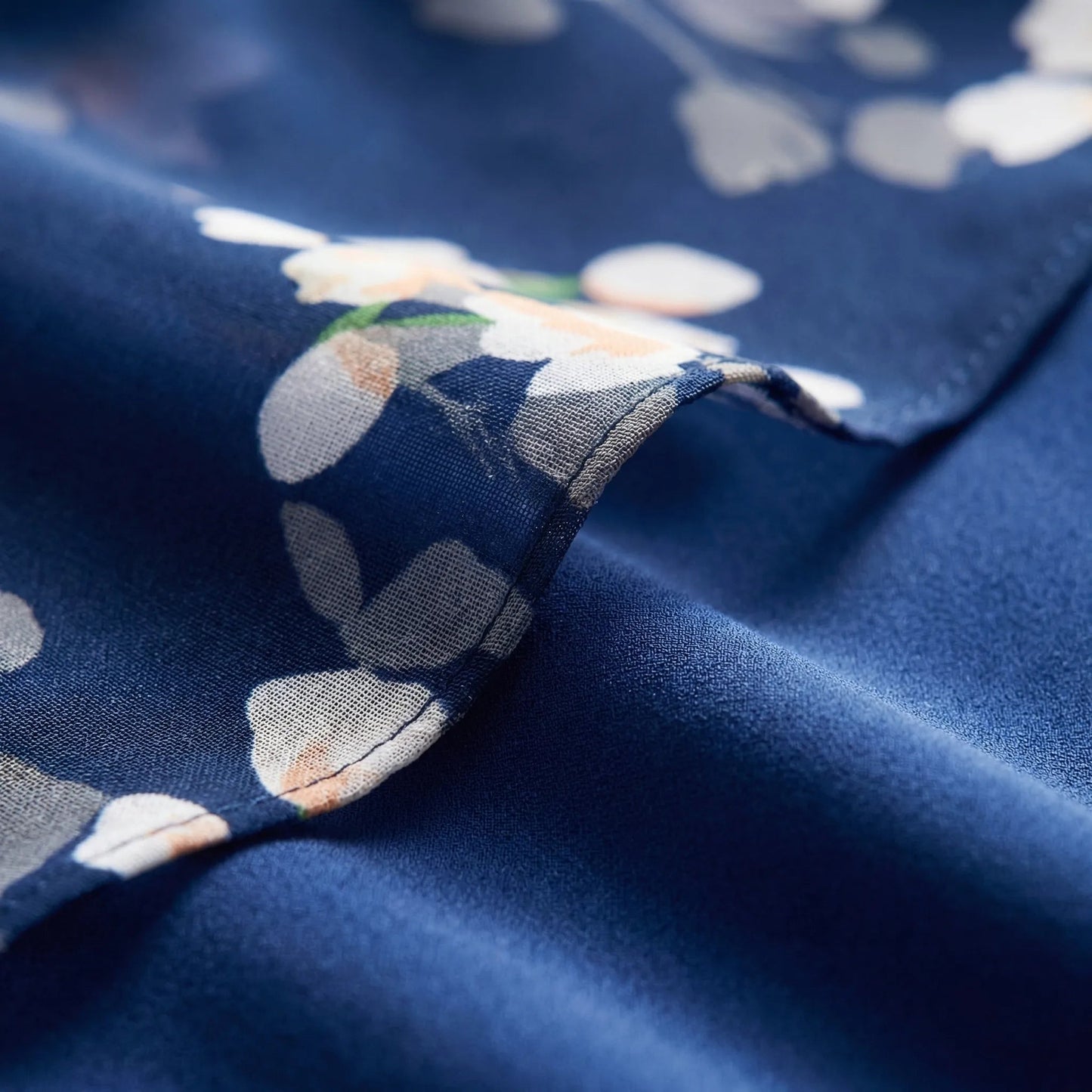 Damen Midikleid mit floralem Overlay in Marineblau Jully