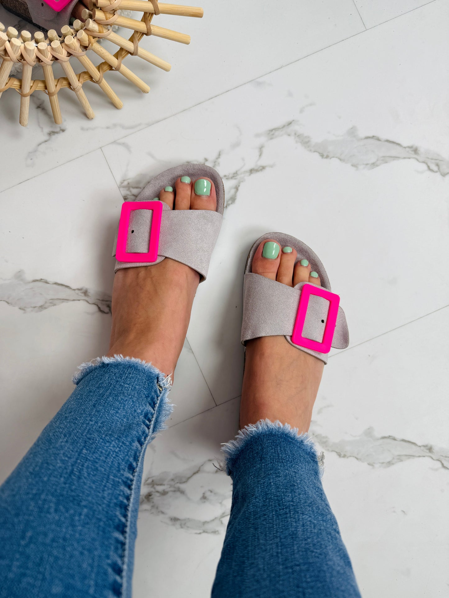 Damen Pantoletten mit Fuchsia Schnalle Jully