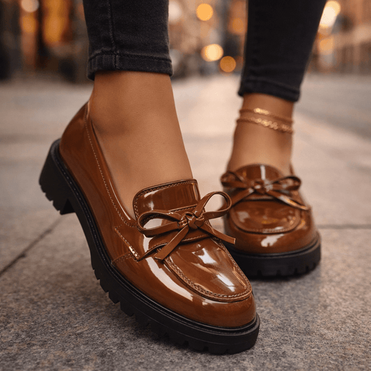 Damen Plateau-Loafer aus Hochglanzleder mit Schleifendetail Jully