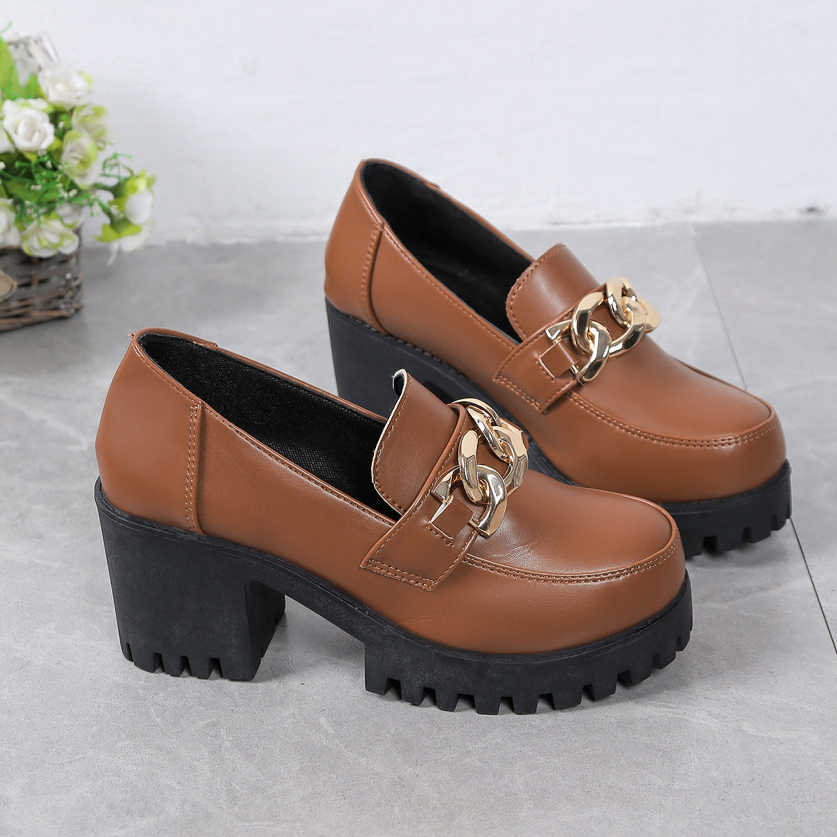Damen Plateau-Loafer aus Leder mit Goldkettendetail Jully