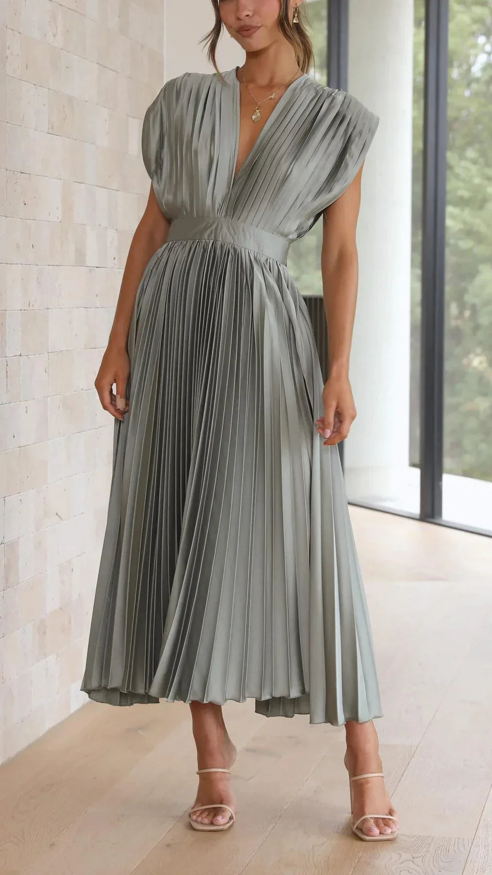 Damen Plissee-Kleid mit elegantem Schnitt aus atmungsaktivem Stoff Jully