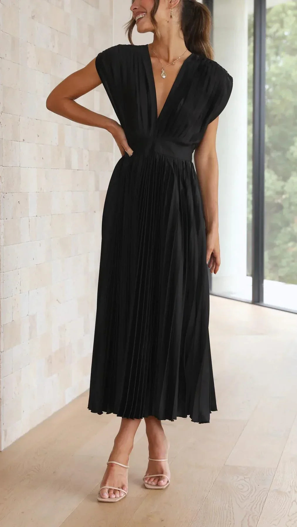 Damen Plissee-Kleid mit elegantem Schnitt aus atmungsaktivem Stoff Jully