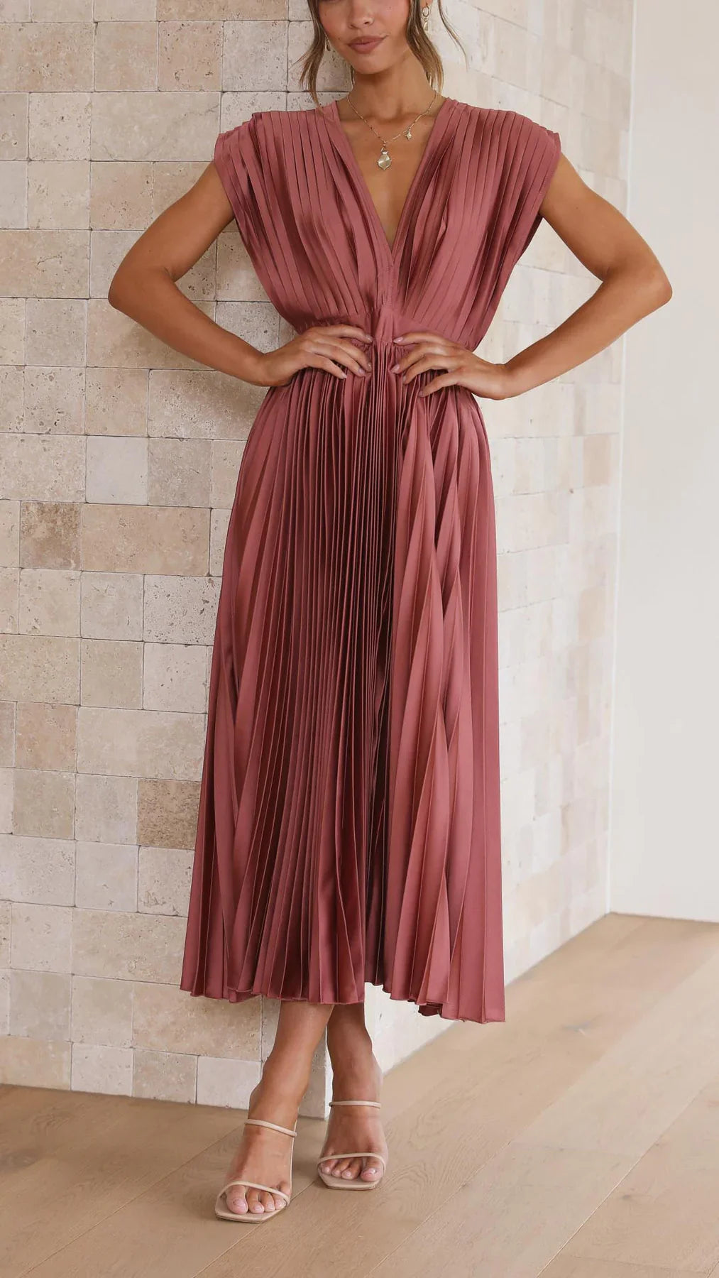 Damen Plissee-Kleid mit elegantem Schnitt aus atmungsaktivem Stoff Jully