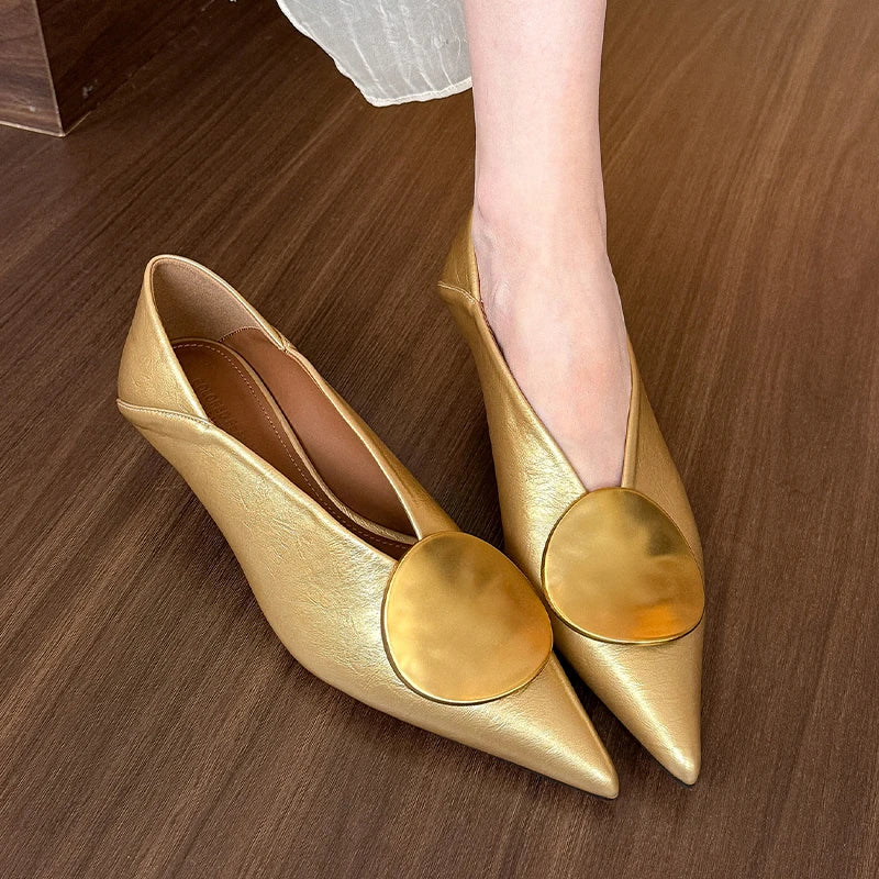 Damen Pumps mit Metallscheibendetail Jully