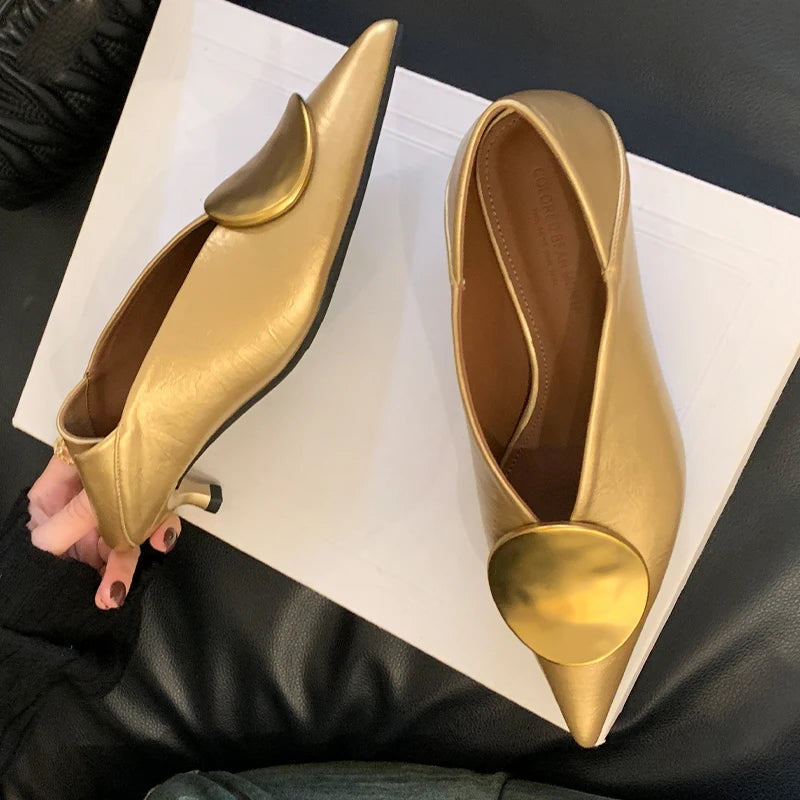 Damen Pumps mit Metallscheibendetail Jully