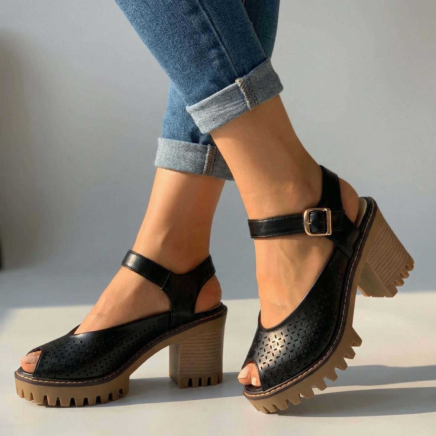 Damen Sandalen mit Blumenmuster und gepolsterter Innensohle Jully