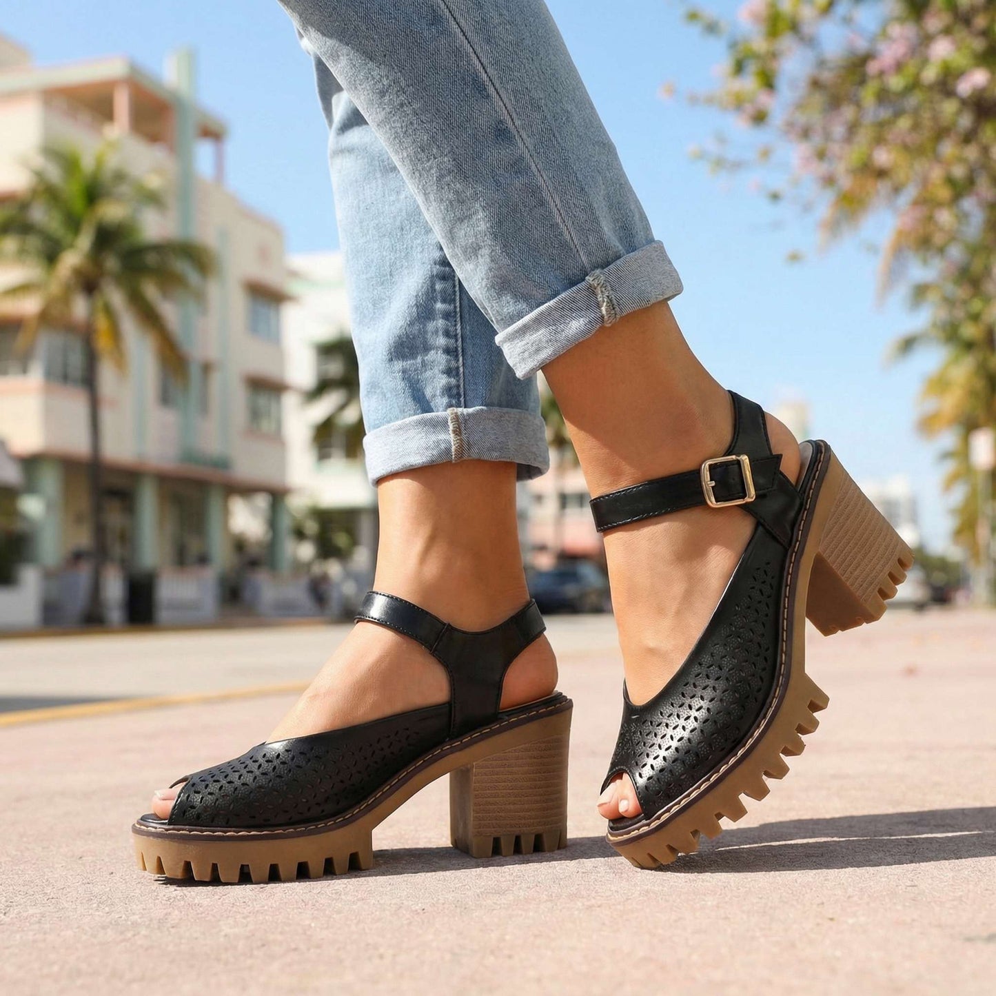 Damen Sandalen mit Blumenmuster und gepolsterter Innensohle Jully
