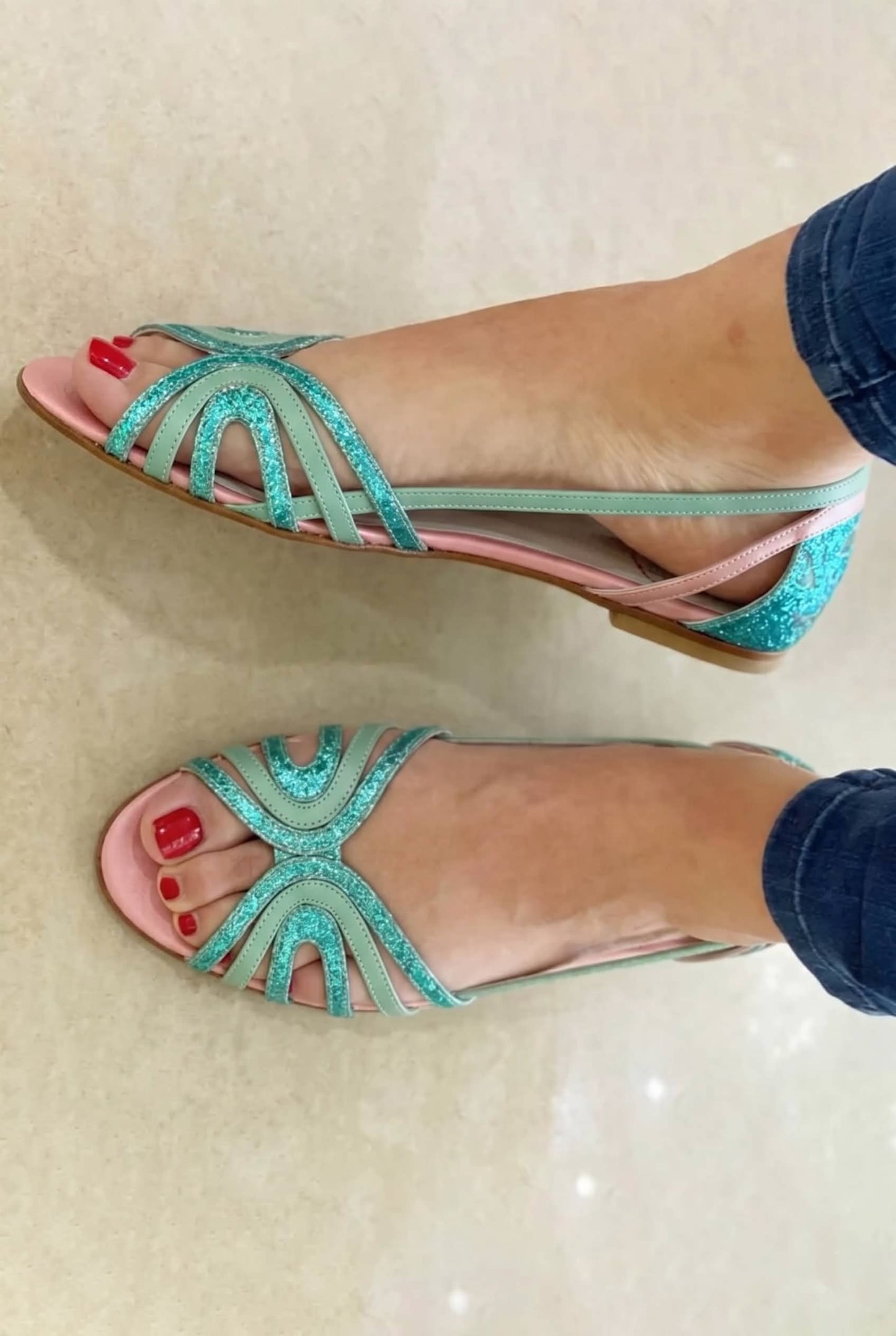 Damen Sandalen mit goldenen Riemen Jully