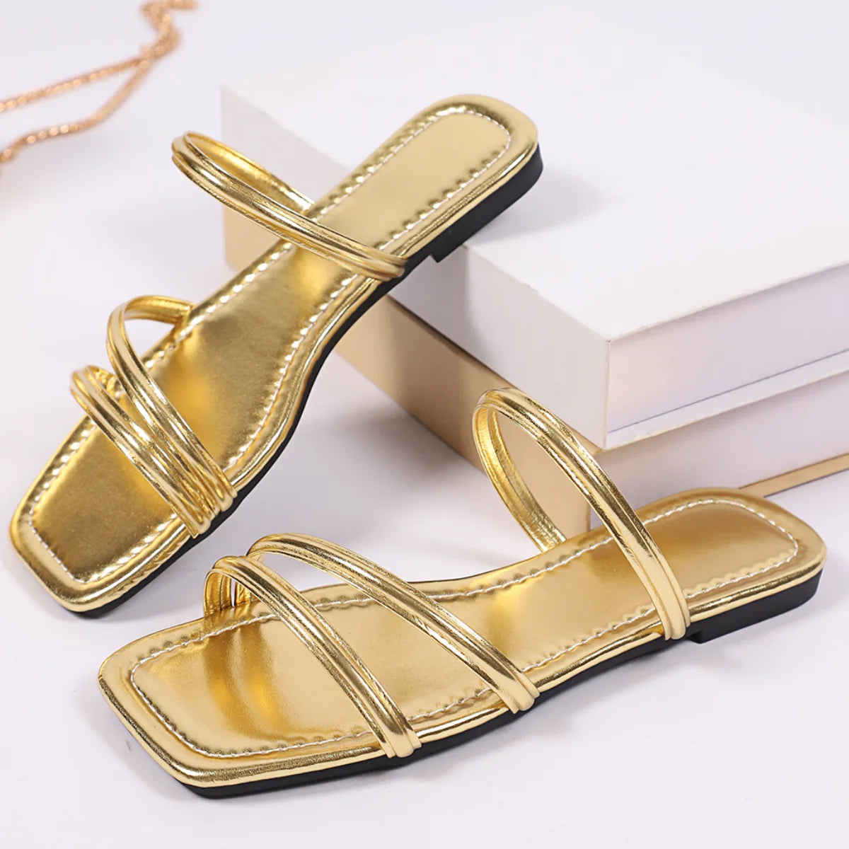 Damen Sandalen mit goldenen Riemen Jully