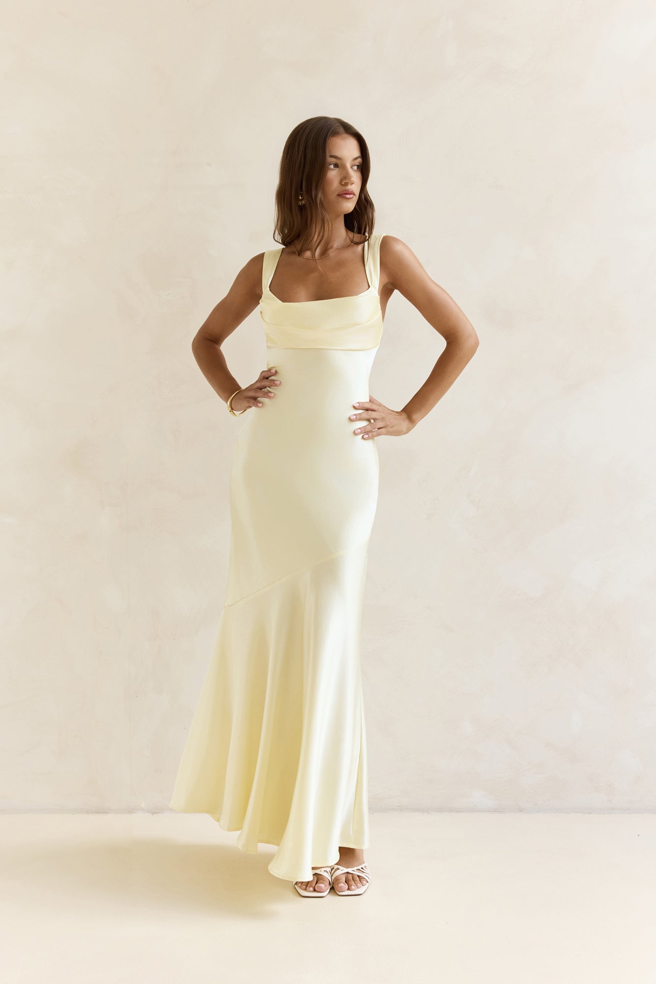 Damen Satin-Maxikleid mit rückenfreiem Design Jully