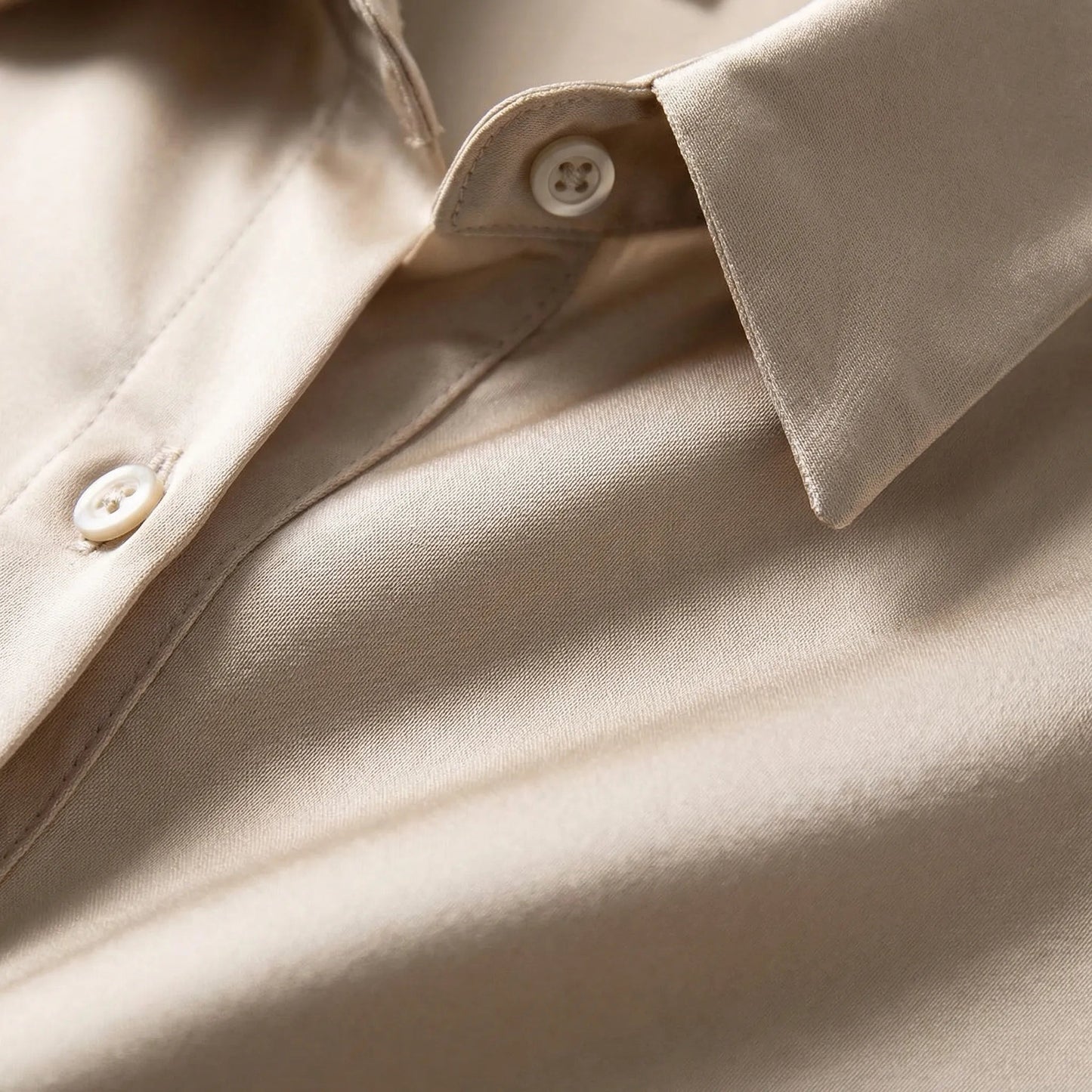Damen Satin-Top mit klassischem Kragen in Beige Jully