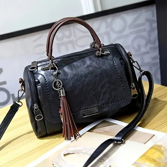 Damen Schultertasche aus Kunstleder in Schwarz Jully