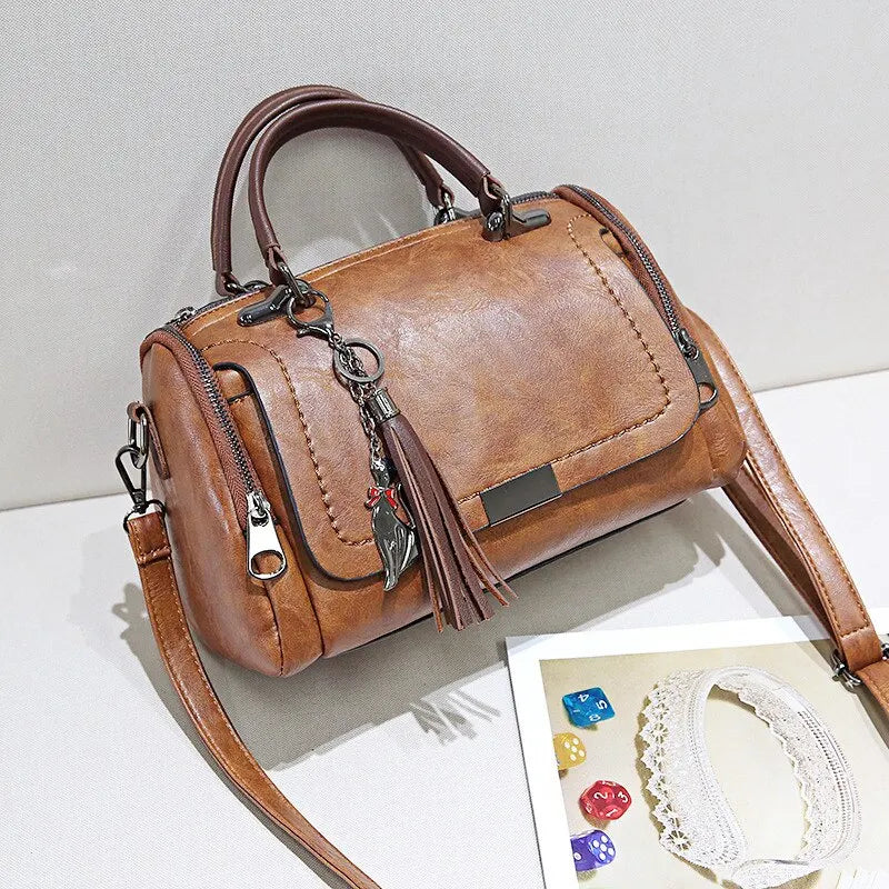 Damen Schultertasche aus Kunstleder in Schwarz Jully
