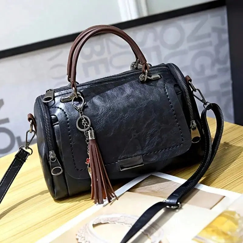 Damen Schultertasche aus Kunstleder in Schwarz Jully
