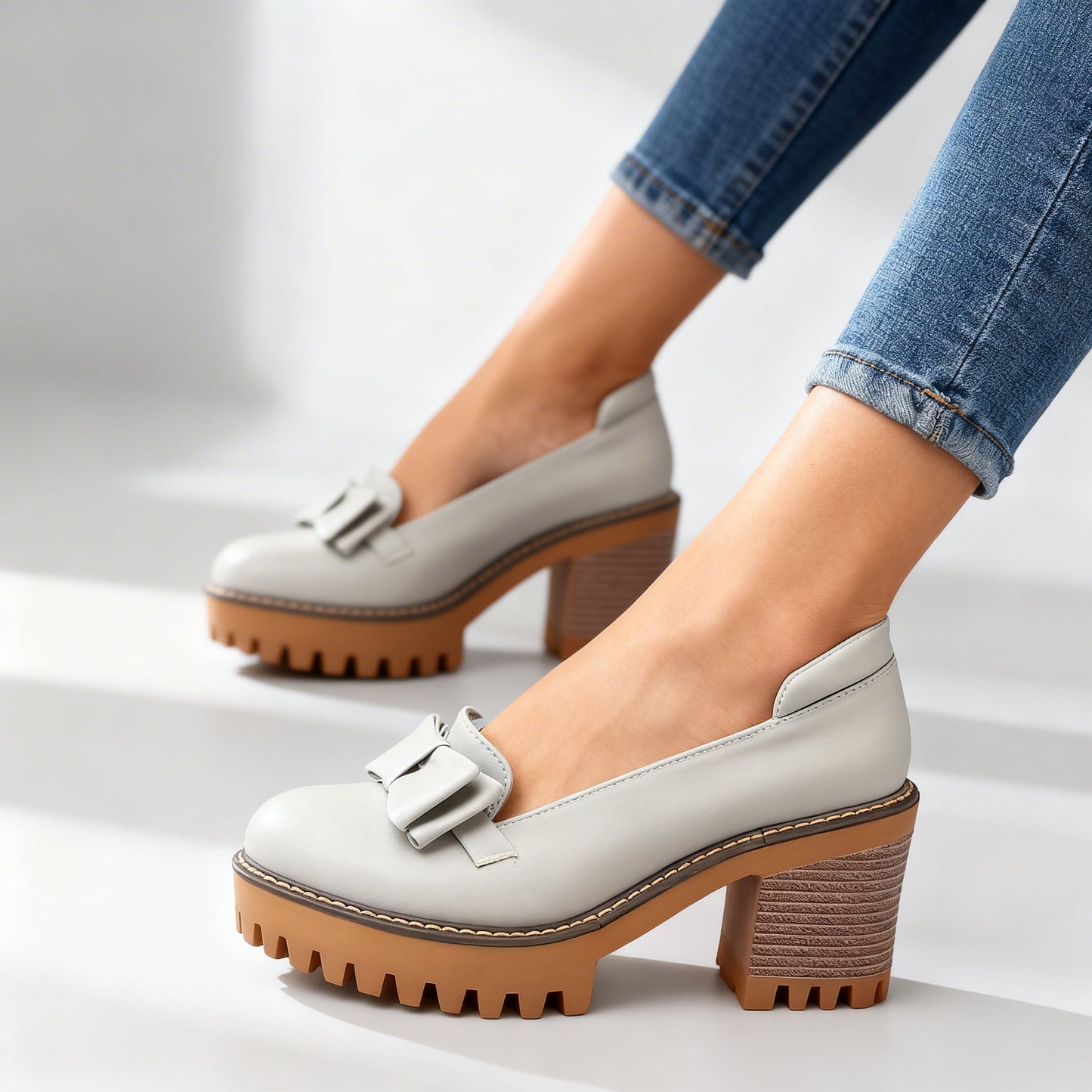 Damen Slipper aus Glattleder mit Plateausohle Jully