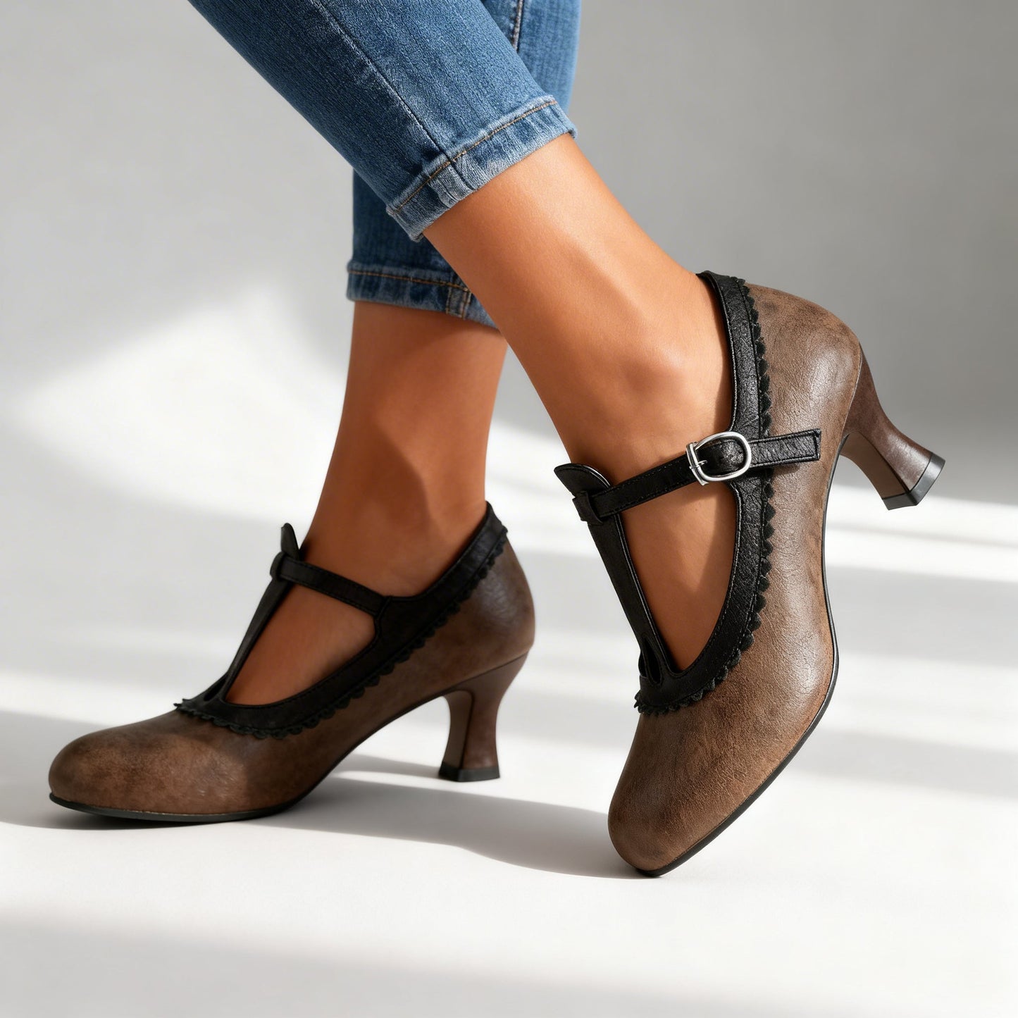 Damen Slipper mit gewelltem T-Riemen in Vintage-Design Jully