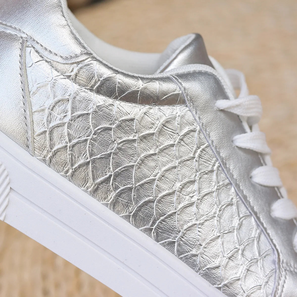 Damen Sneaker mit Metallic-Finish für Alltag Jully