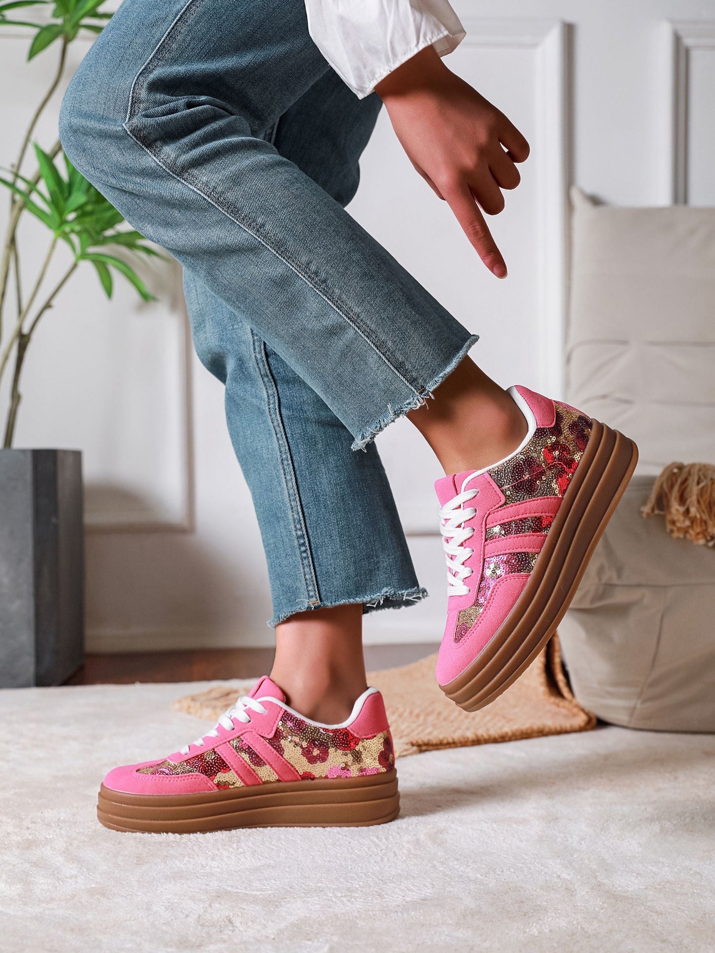 Damen Sneaker mit buntem Blumenprint und Plateausohle Jully