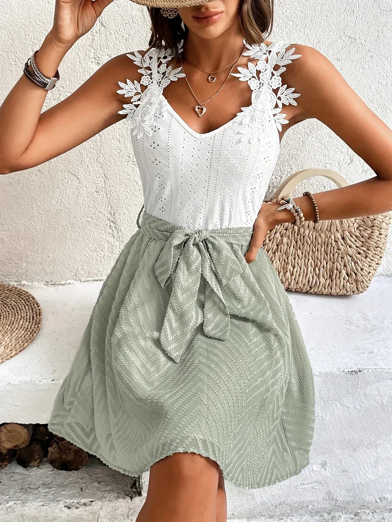 Damen Sommerkleid mit Spitzen-Ausschnitt im A-Linien Schnitt Jully