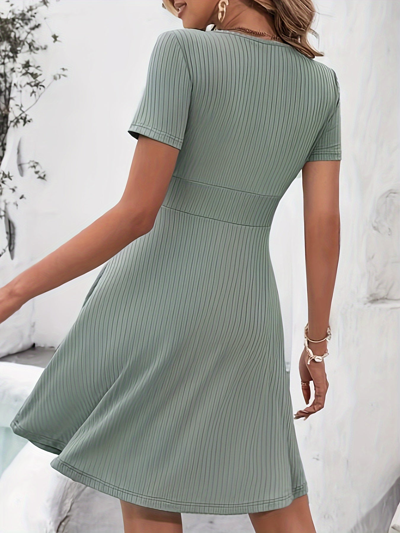 Damen Sommerkleid mit V-Ausschnitt und elegantem Design Jully