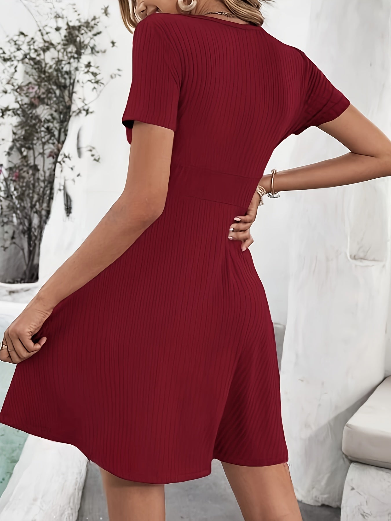 Damen Sommerkleid mit V-Ausschnitt und elegantem Design Jully