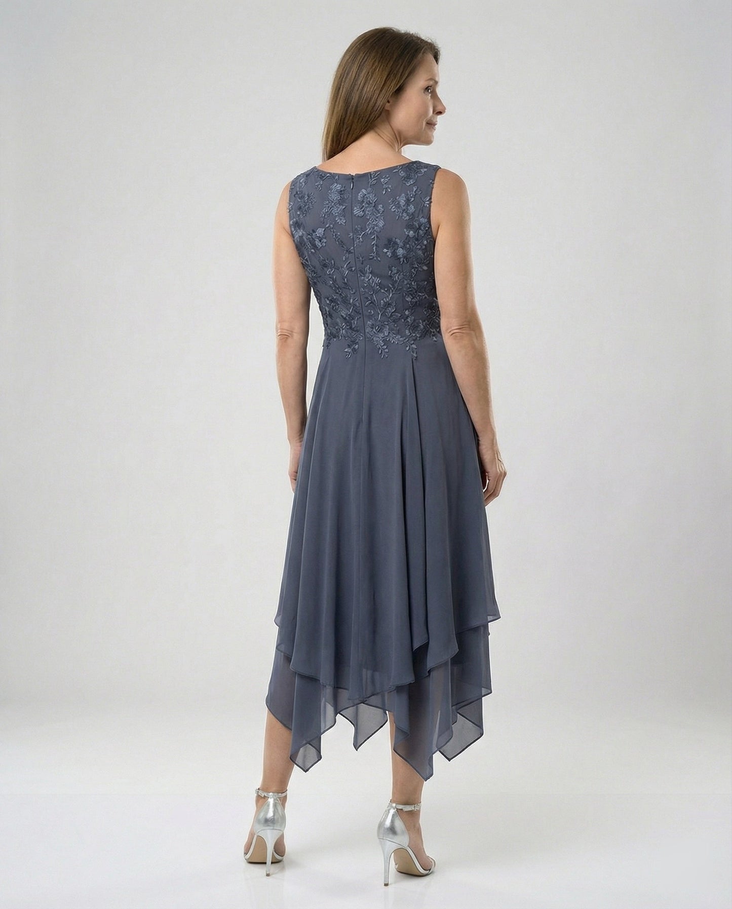 Damen Sommerkleid mit femininer Silhouette aus atmungsaktivem Stoff Jully