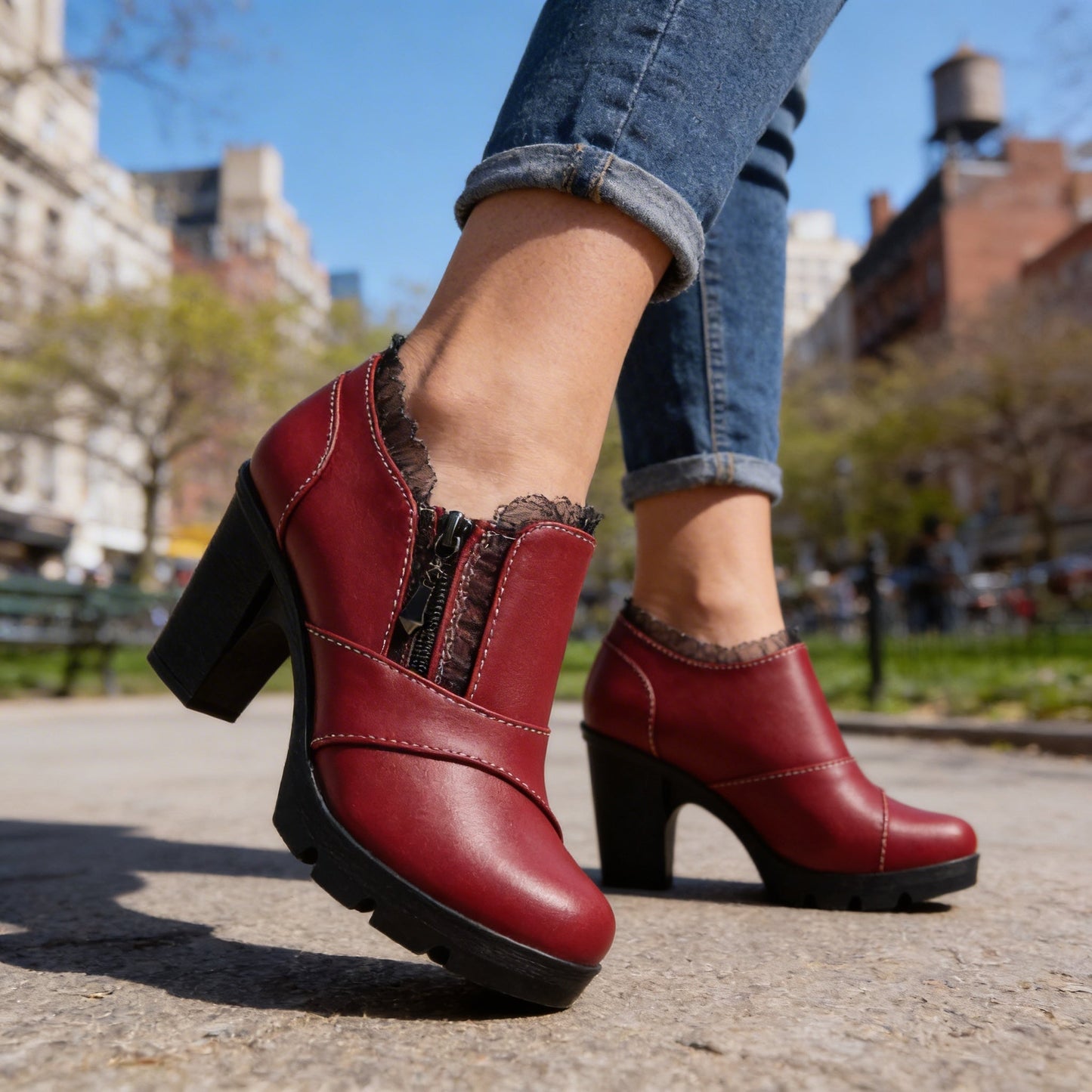 Damen Stiefeletten mit Spitze und Absatz in Schwarz Jully