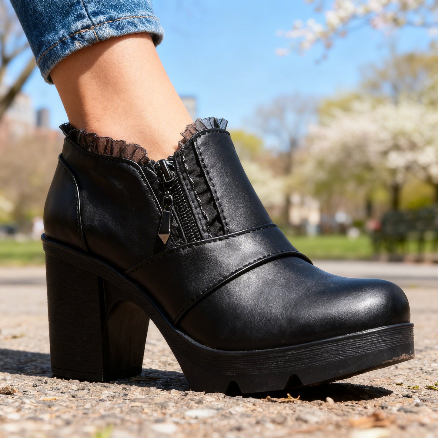 Damen Stiefeletten mit Spitze und Absatz in Schwarz Jully