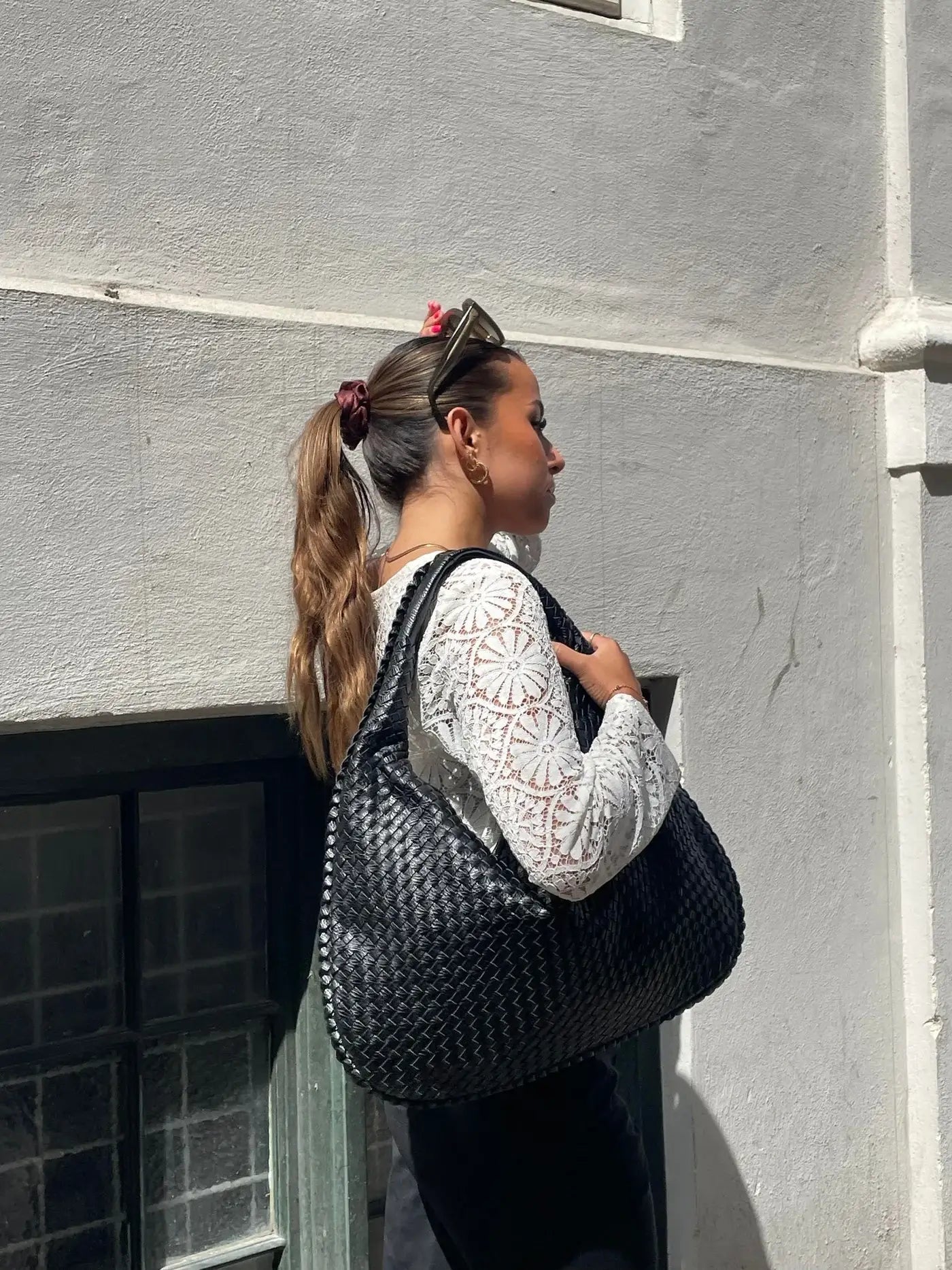 Damen Umhängetasche aus geflochtenem Material Jully
