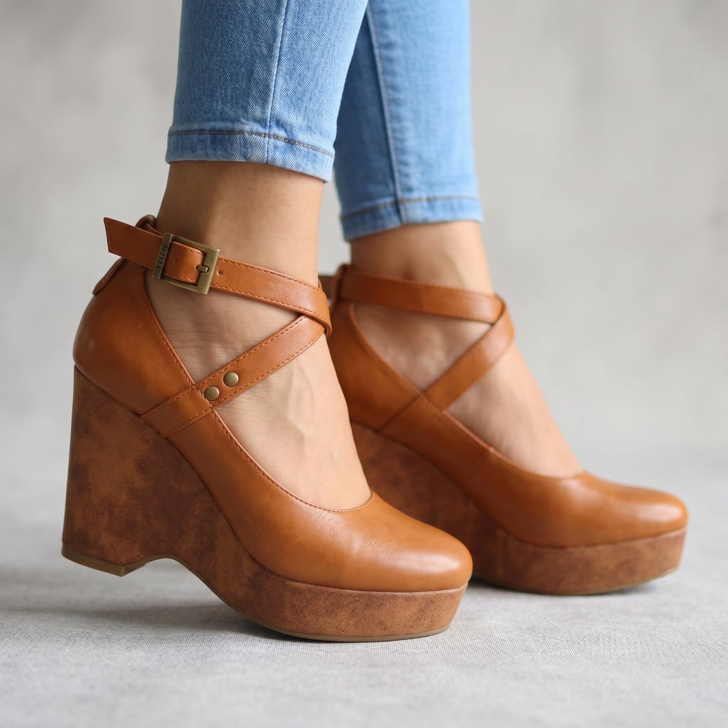 Damen Wedges mit Kreuzriemen und Plateau Jully