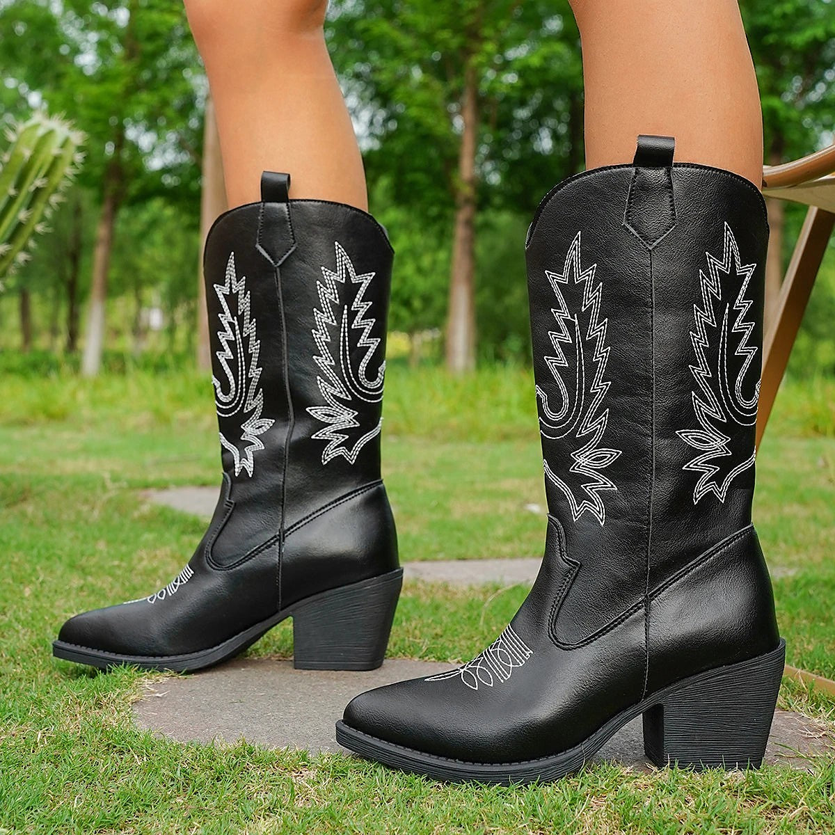 Women's Zigzag Stitched Cowboy Boots